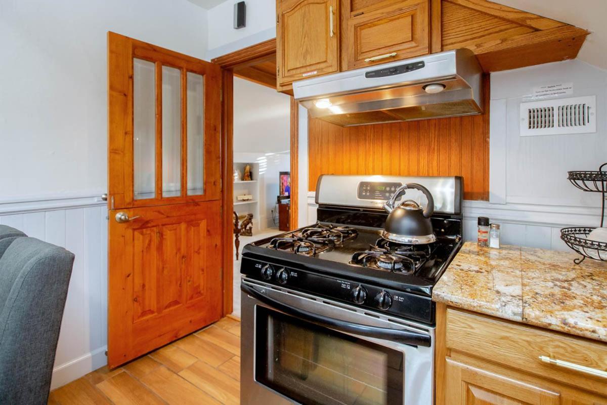 Alameda 3Br Unique Victorian Penthouse With Deck And Outdoor Furniture, Ac, 3 Blocks To Beach & Shopping Center & 2 Free Parking Spaces Exterior foto